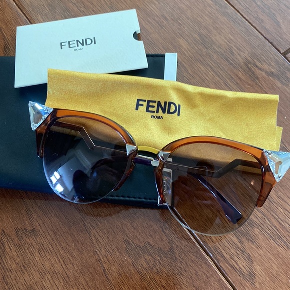 Fendi Iridia Cat-Eye Crystal-Tip Sunglasses. NWT. - Picture 3 of 6